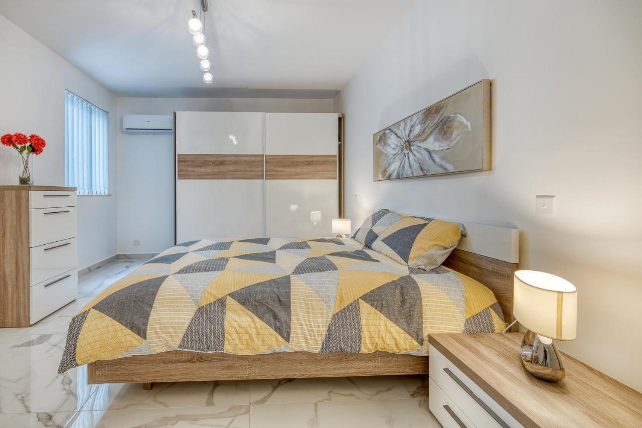 Stylish 2Br Apartment In Central St Julians St. Julian's Exteriör bild