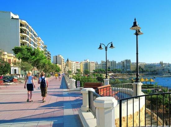 Stylish 2Br Apartment In Central St Julians St. Julian's Exteriör bild