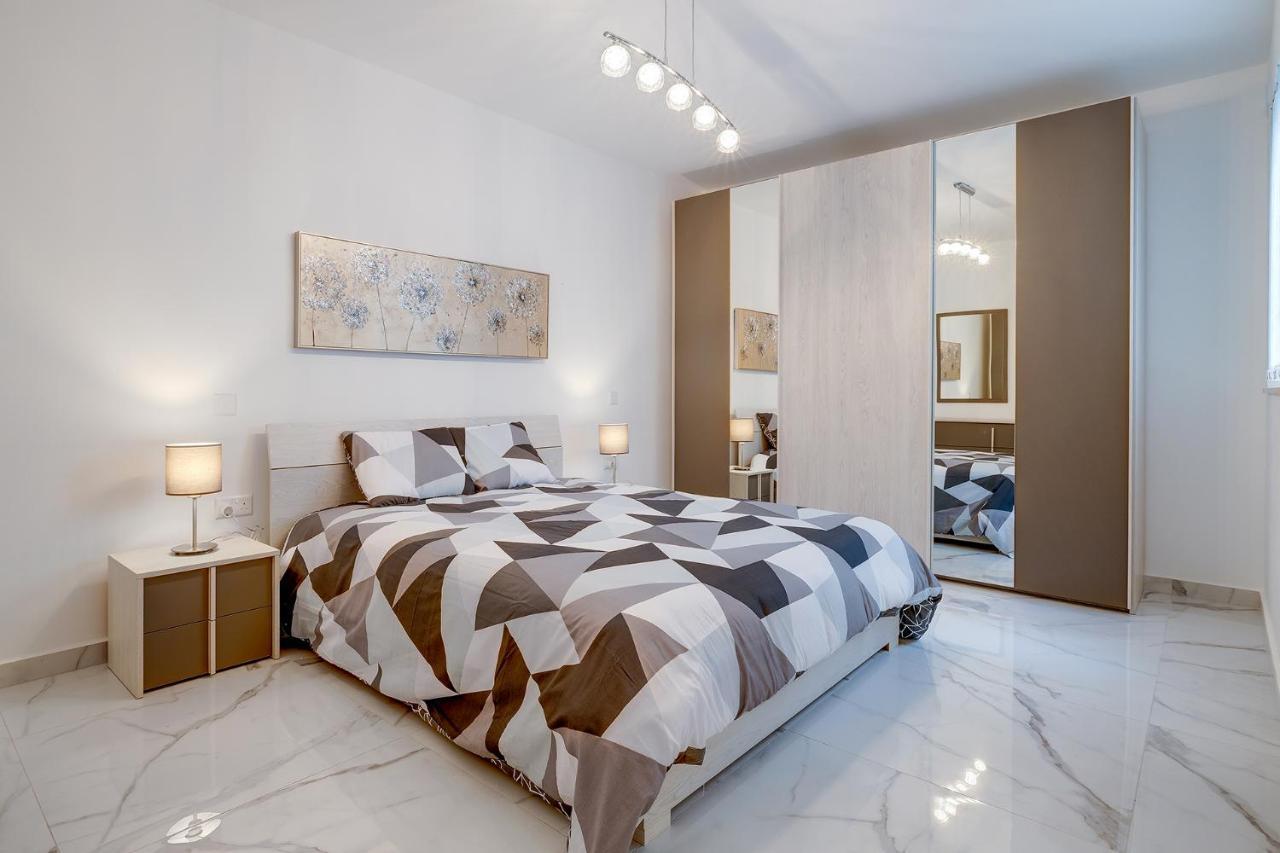Stylish 2Br Apartment In Central St Julians St. Julian's Exteriör bild